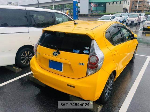 Toyota AQUA 2012-02 8411229-2