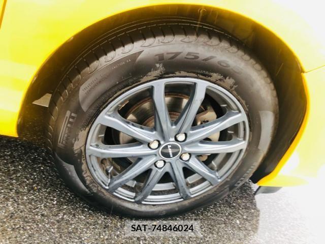 Toyota AQUA 2012-02 8411229-4