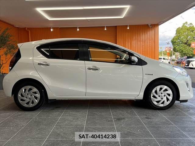 Toyota AQUA 2016-11 8411194-11