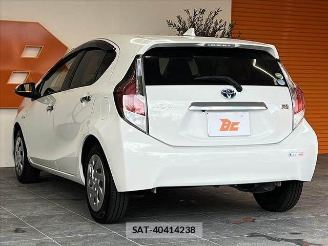 Toyota AQUA 2016-11 8411194-12