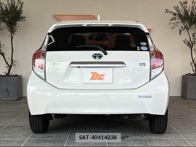 Toyota AQUA 2016-11 8411194-13