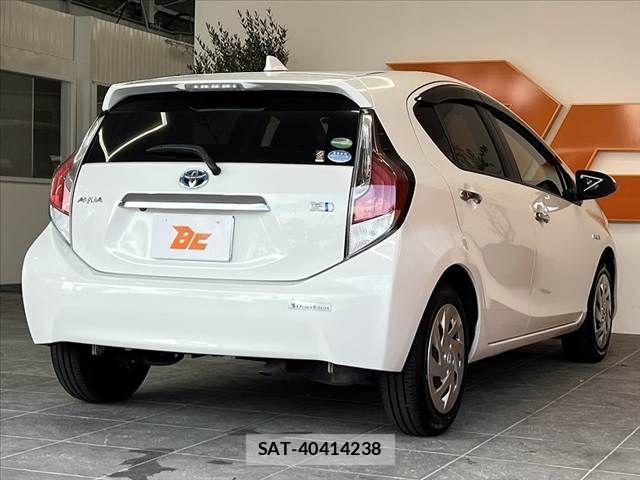 Toyota AQUA 2016-11 8411194-14