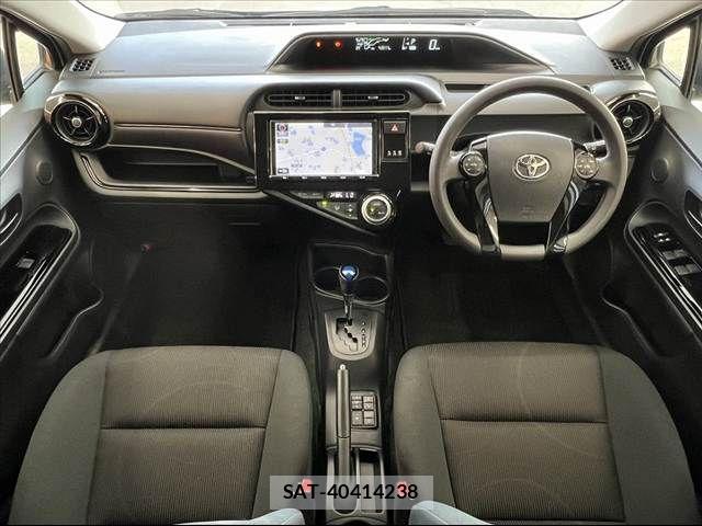 Toyota AQUA 2016-11 8411194-1