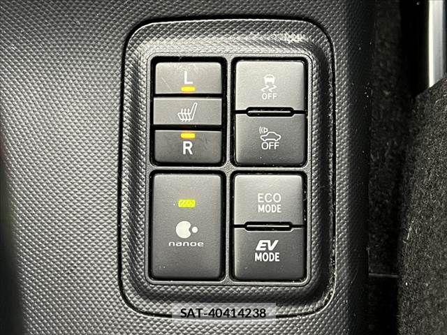 Toyota AQUA 2016-11 8411194-4