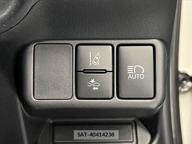 Toyota AQUA 2016-11 8411194-5