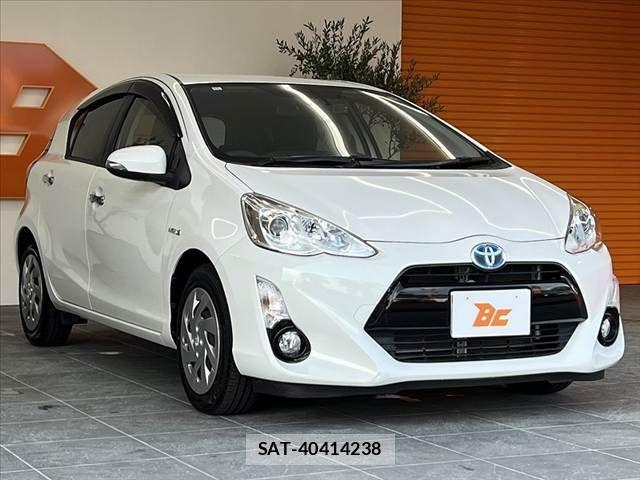 Toyota AQUA 2016-11 8411194-7