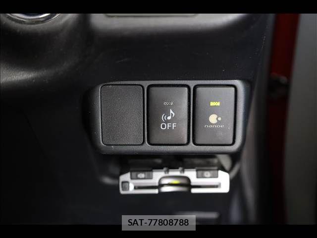 Toyota AQUA 2012-07 8411206-9