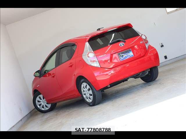 Toyota AQUA 2012-07 8411206-10