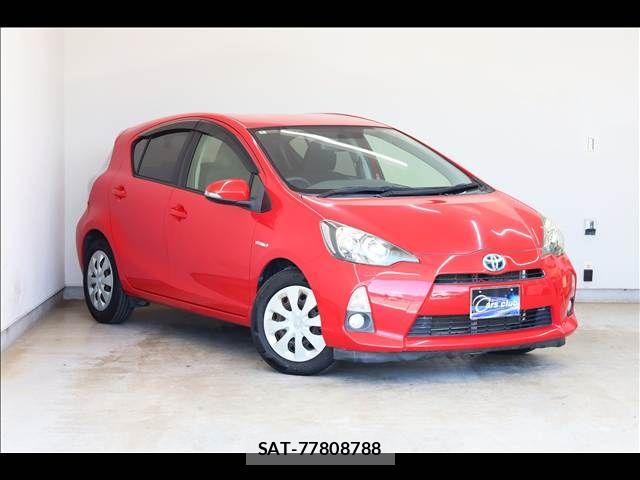 Toyota AQUA 2012-07 8411206-1