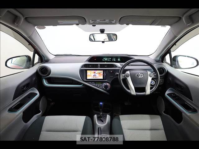 Toyota AQUA 2012-07 8411206-2