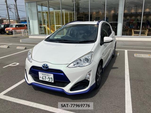 Toyota AQUA 2015-02 8411216-0
