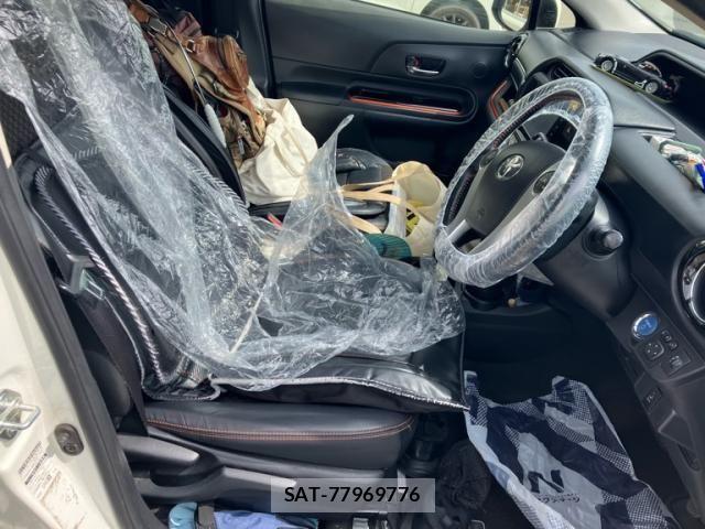 Toyota AQUA 2015-02 8411216-10