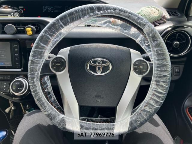 Toyota AQUA 2015-02 8411216-16
