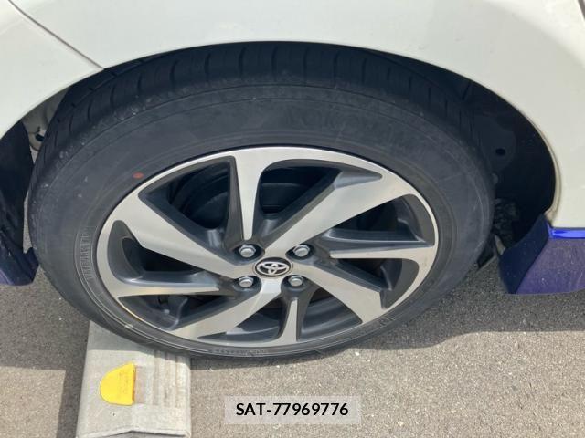 Toyota AQUA 2015-02 8411216-3