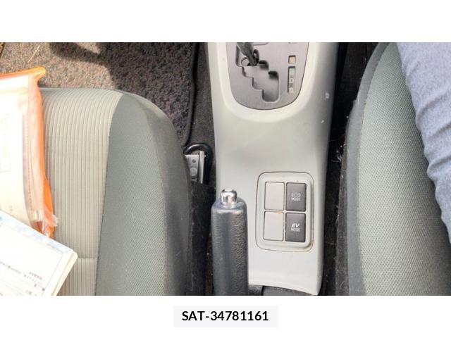 Toyota AQUA 2012-10 8411234-23