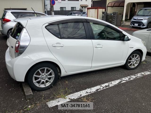 Toyota AQUA 2012-10 8411234-3