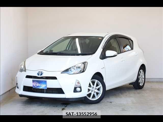 Toyota AQUA 2012-02 8411204-0