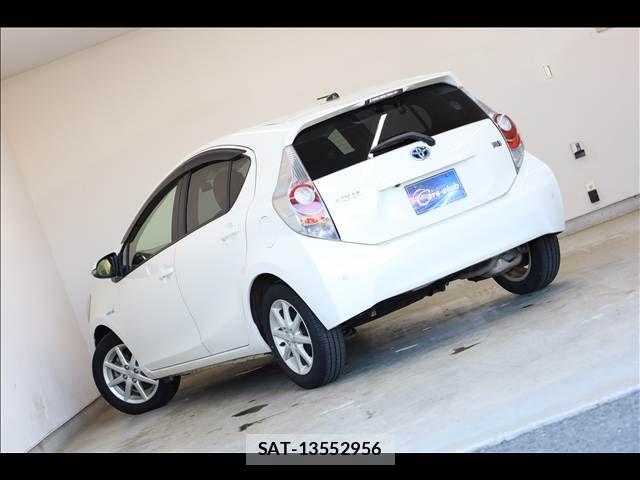 Toyota AQUA 2012-02 8411204-10