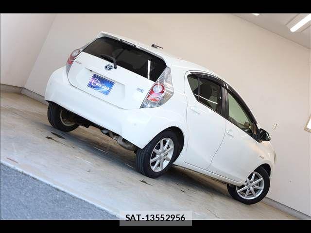 Toyota AQUA 2012-02 8411204-11