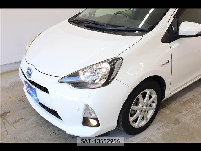 Toyota AQUA 2012-02 8411204-12