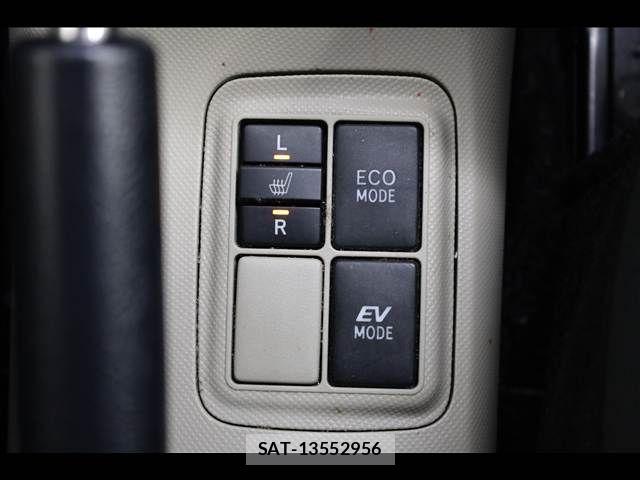 Toyota AQUA 2012-02 8411204-5