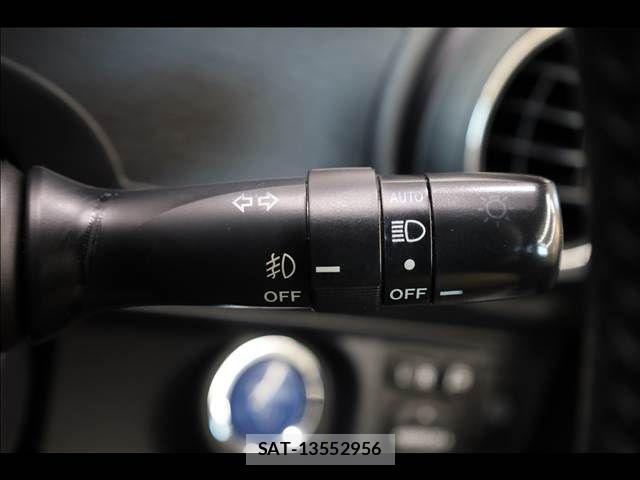 Toyota AQUA 2012-02 8411204-8