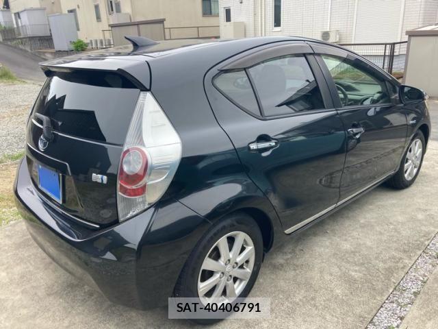 Toyota AQUA 2014-02 8411230-1
