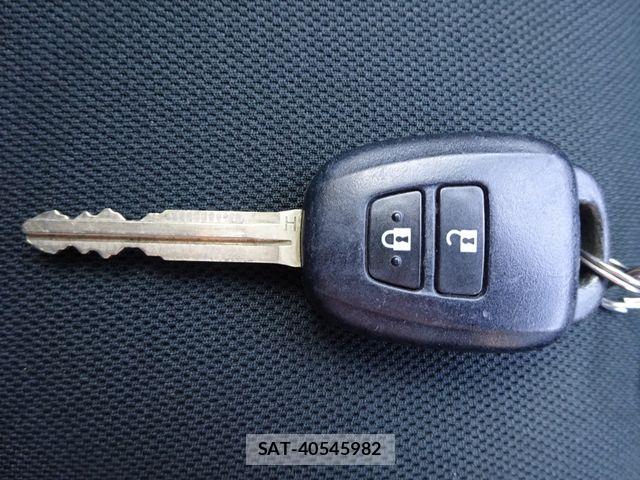 Toyota AQUA 2021-06 8411193-18