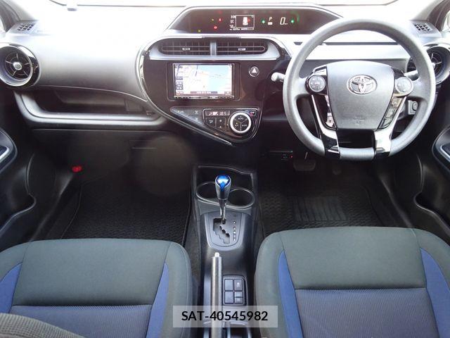 Toyota AQUA 2021-06 8411193-1