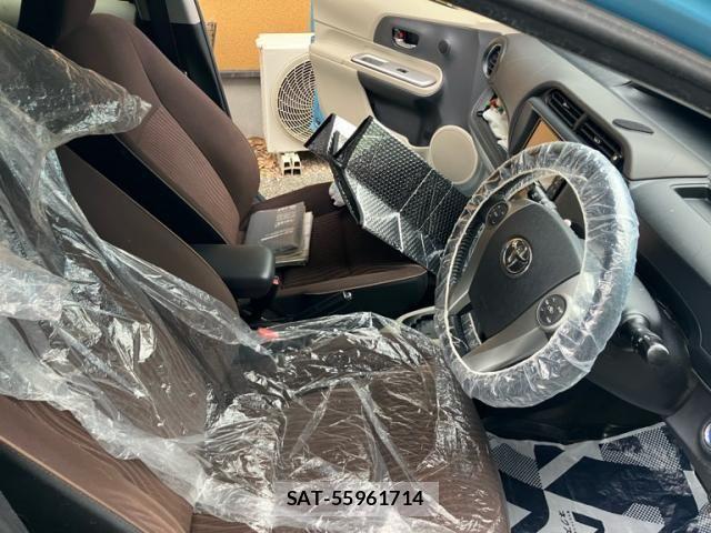 Toyota AQUA 2012-02 8411231-13