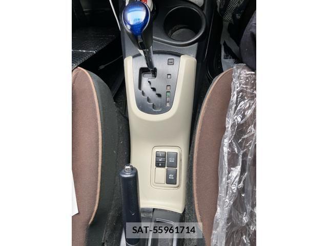 Toyota AQUA 2012-02 8411231-25