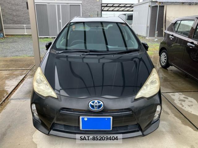 Toyota AQUA 2012-05 8411228-0