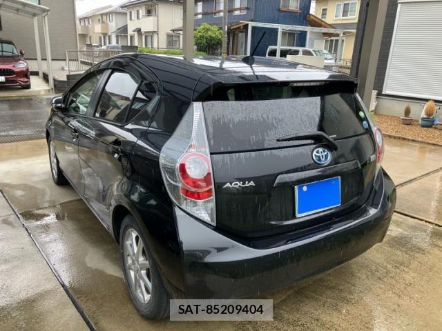 Toyota AQUA 2012-05 8411228-9