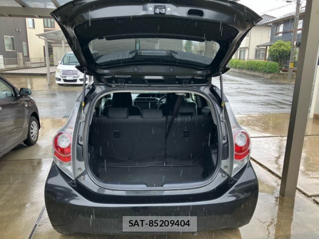 Toyota AQUA 2012-05 8411228-10