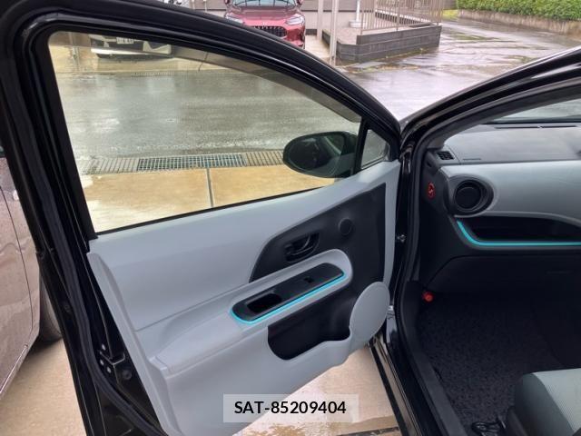 Toyota AQUA 2012-05 8411228-11