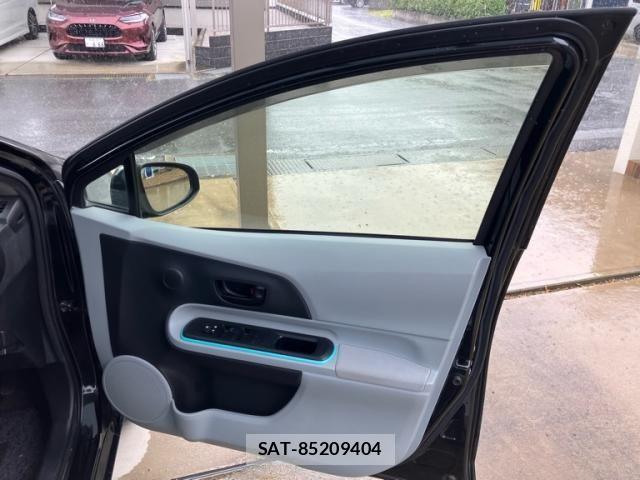 Toyota AQUA 2012-05 8411228-12
