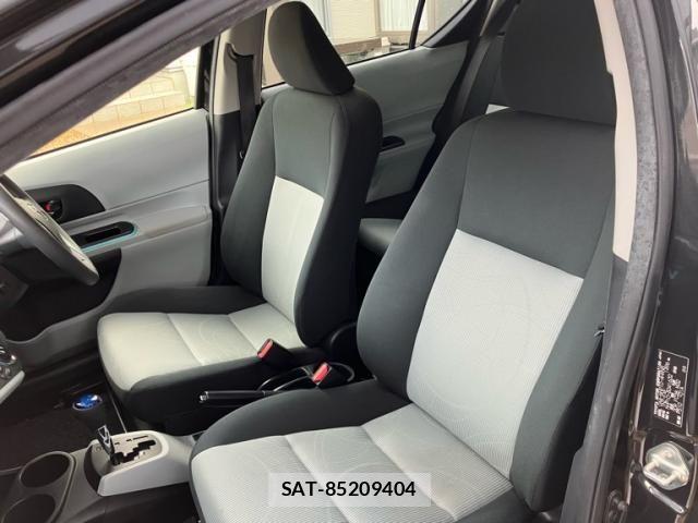 Toyota AQUA 2012-05 8411228-13