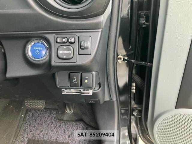 Toyota AQUA 2012-05 8411228-22