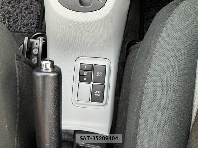 Toyota AQUA 2012-05 8411228-23