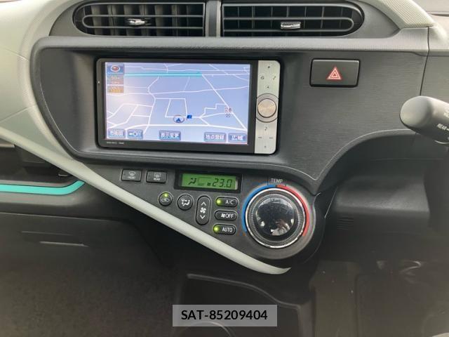 Toyota AQUA 2012-05 8411228-24