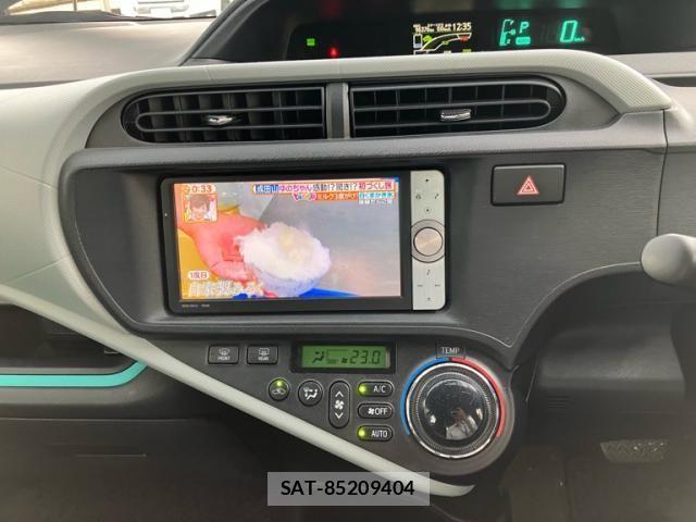 Toyota AQUA 2012-05 8411228-26