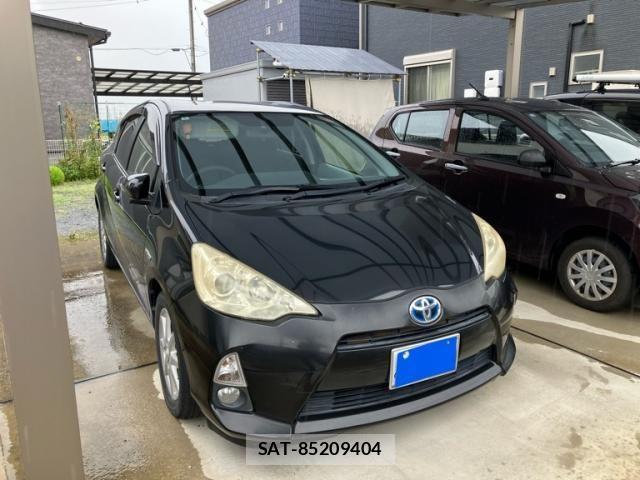 Toyota AQUA 2012-05 8411228-2
