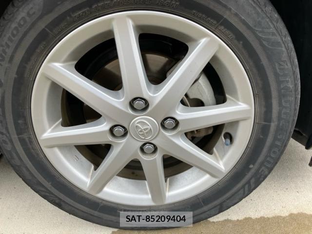 Toyota AQUA 2012-05 8411228-3