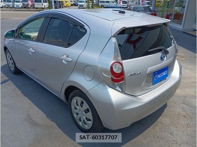 Toyota AQUA 2017-02 8411200-2
