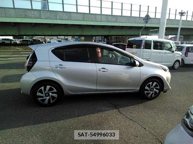 Toyota AQUA 2019-12 8411192-5