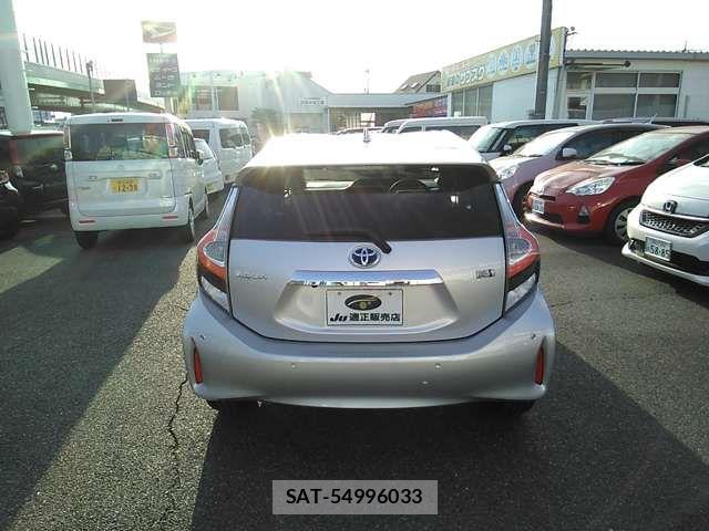 Toyota AQUA 2019-12 8411192-6