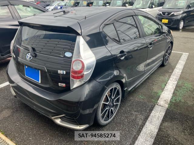 Toyota AQUA 2014-12 8411201-6