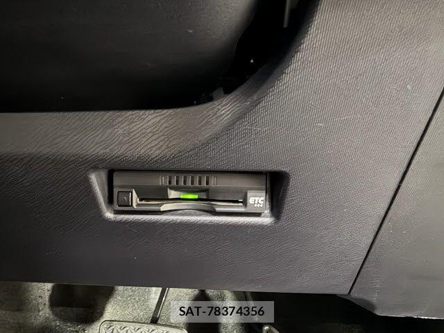 Toyota AQUA 2016-12 8411198-13