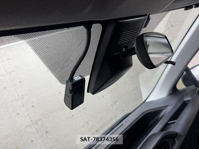 Toyota AQUA 2016-12 8411198-18