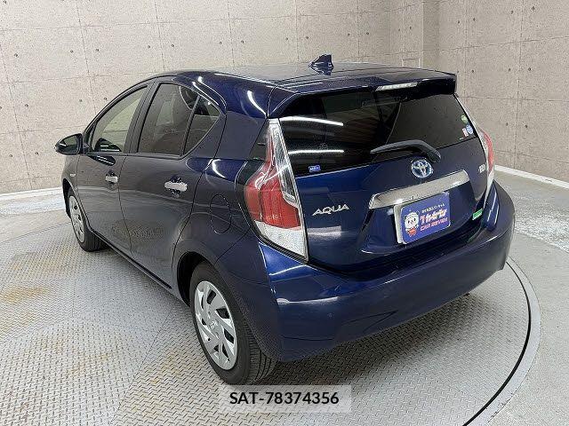 Toyota AQUA 2016-12 8411198-2
